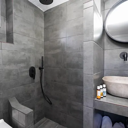 Red Harmony Modestos Apartman *