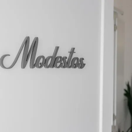 Red Harmony Modestos *