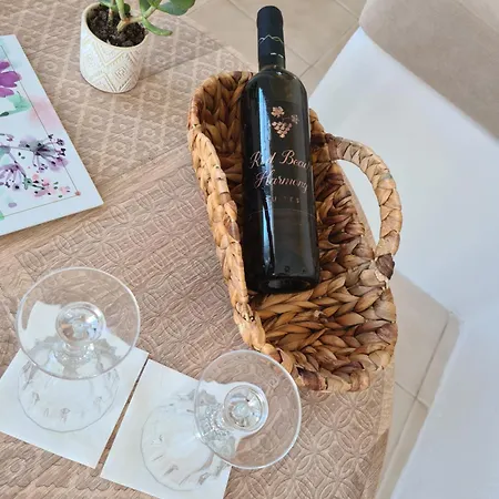 Red Harmony Modestos